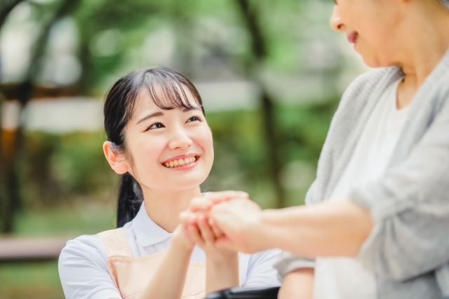 介護女性笑顔